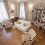 Leopoldo Luxurious Apartment Near The Center