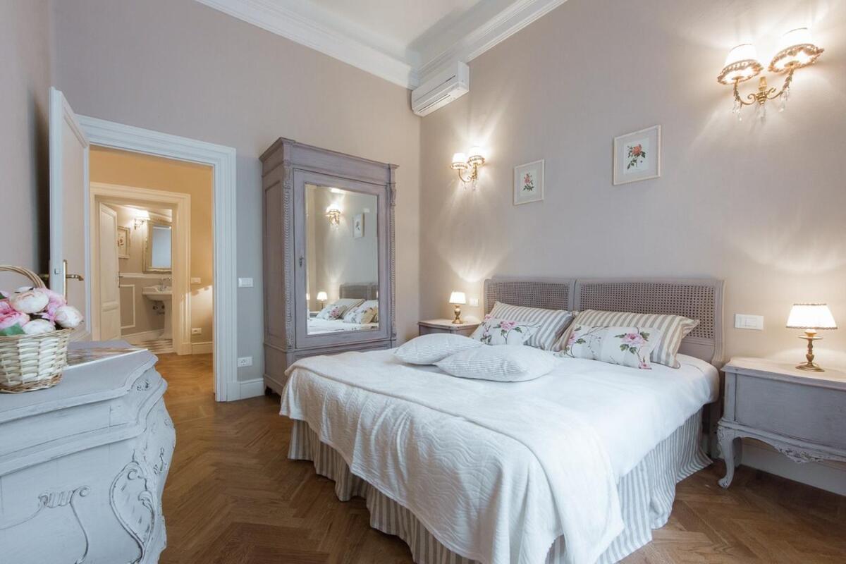 Leopoldo Luxurious Near The Center Apartment