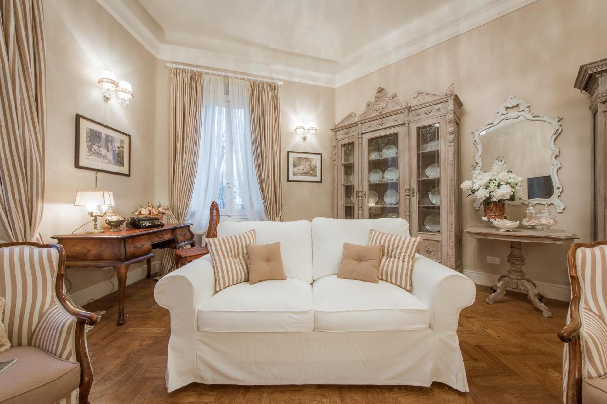 Leopoldo Luxurious Near The Center *