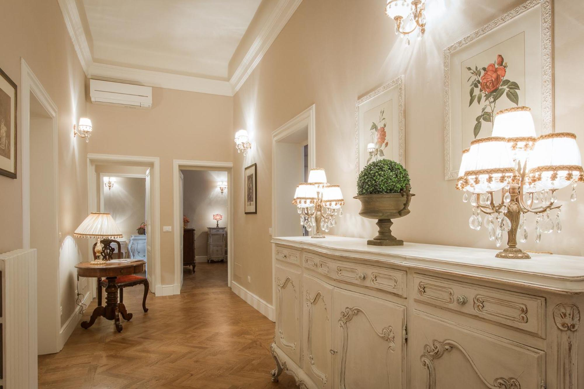 Apartment Leopoldo Luxurious Near The Center